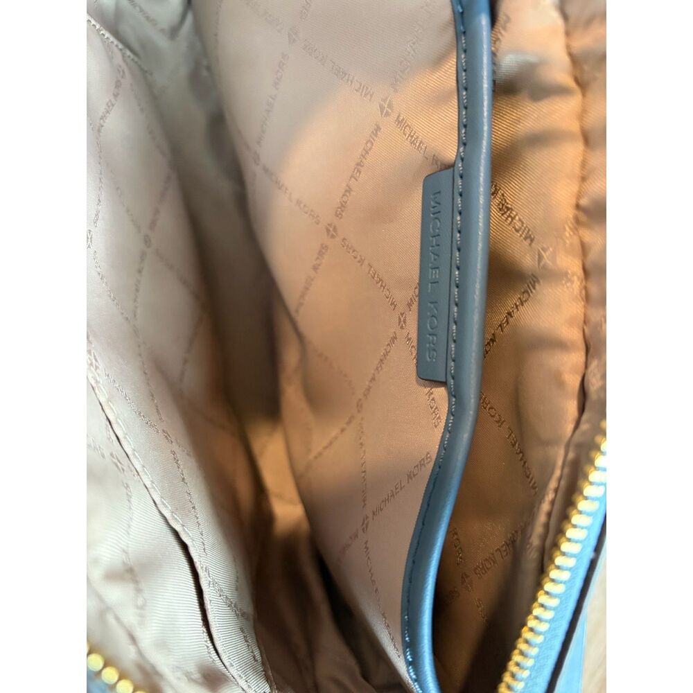 Michael Kors Jet Set East West Colorblock Logo Crossbody Bag Blue/White EUC - Picture 3 of 7
